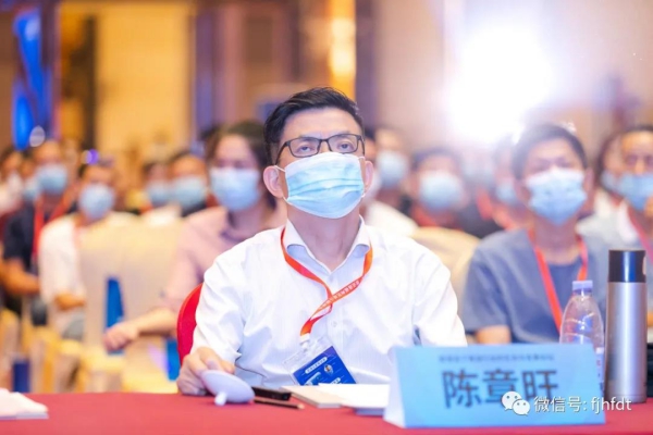 福建省政府發(fā)展研究中心特邀研究員、福州大學(xué)經(jīng)濟與管理學(xué)院碩士導(dǎo)師陳章旺教授 - 副本.jpg