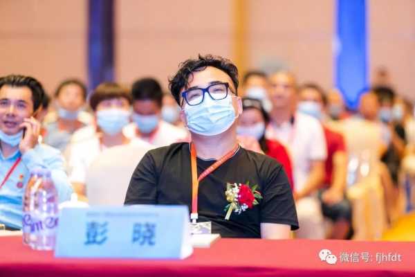 中國建筑協(xié)會專家?guī)鞂＜摇⒏＝ㄊ∈覂?nèi)裝修協(xié)會副會長、國際注冊高級室內(nèi)設(shè)計師彭梧庭（彭曉）先生.jpg